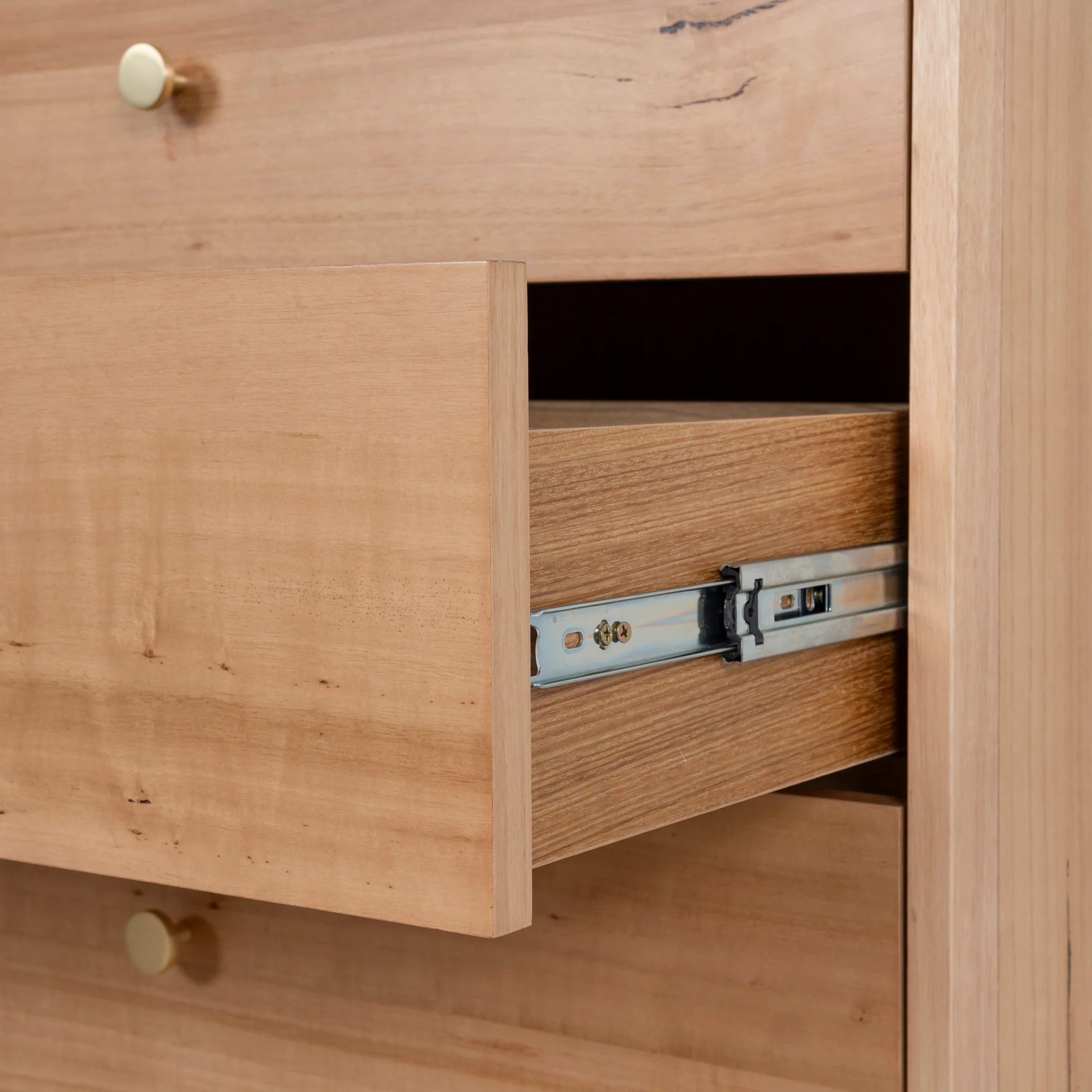 CDT10463-AW 90cm Tallboy Drawer Chest - Messmate - Image 8