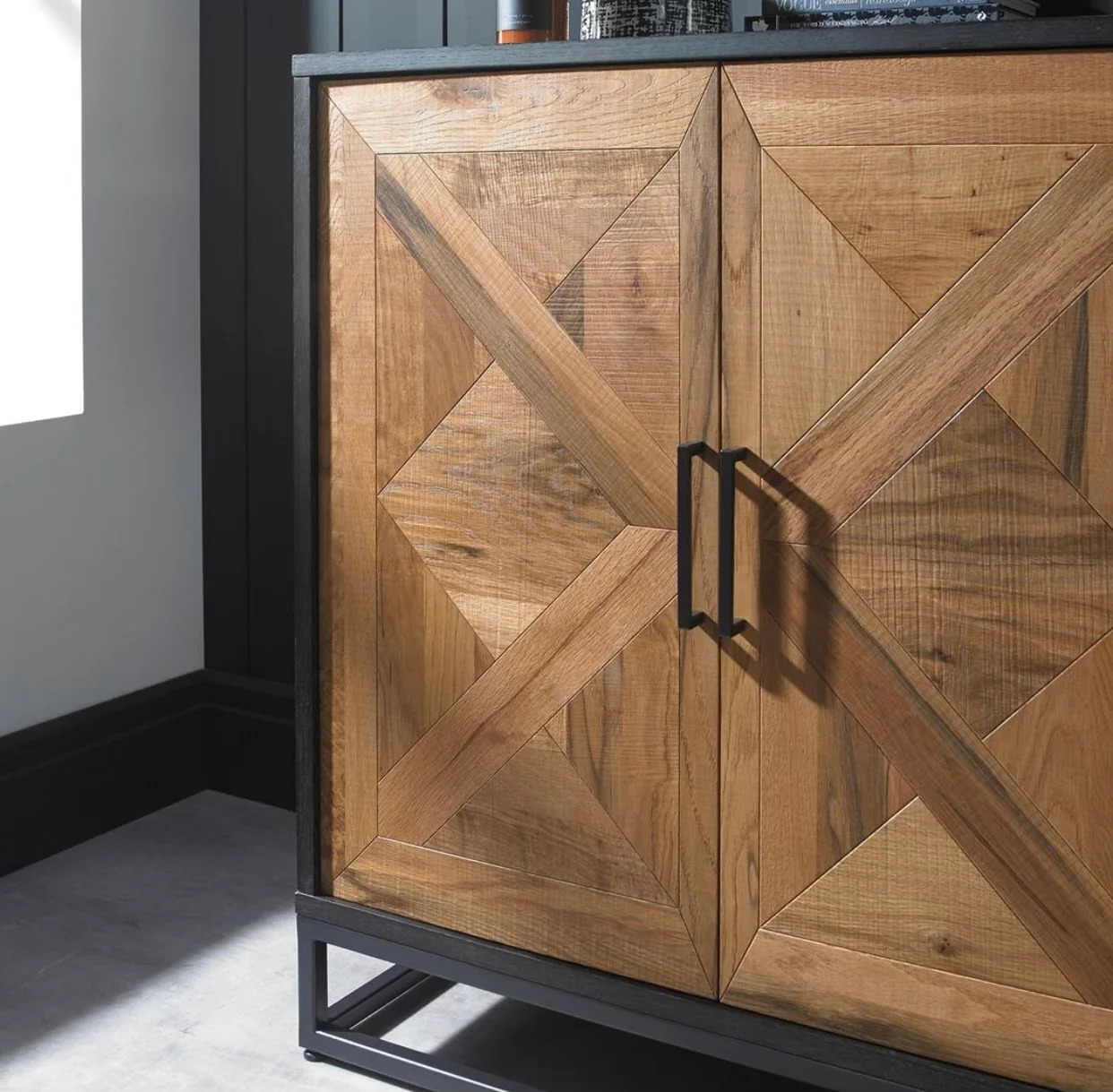 CDT2802-VN Wide Sideboard - European Knotty Oak and Peppercorn - Image 10